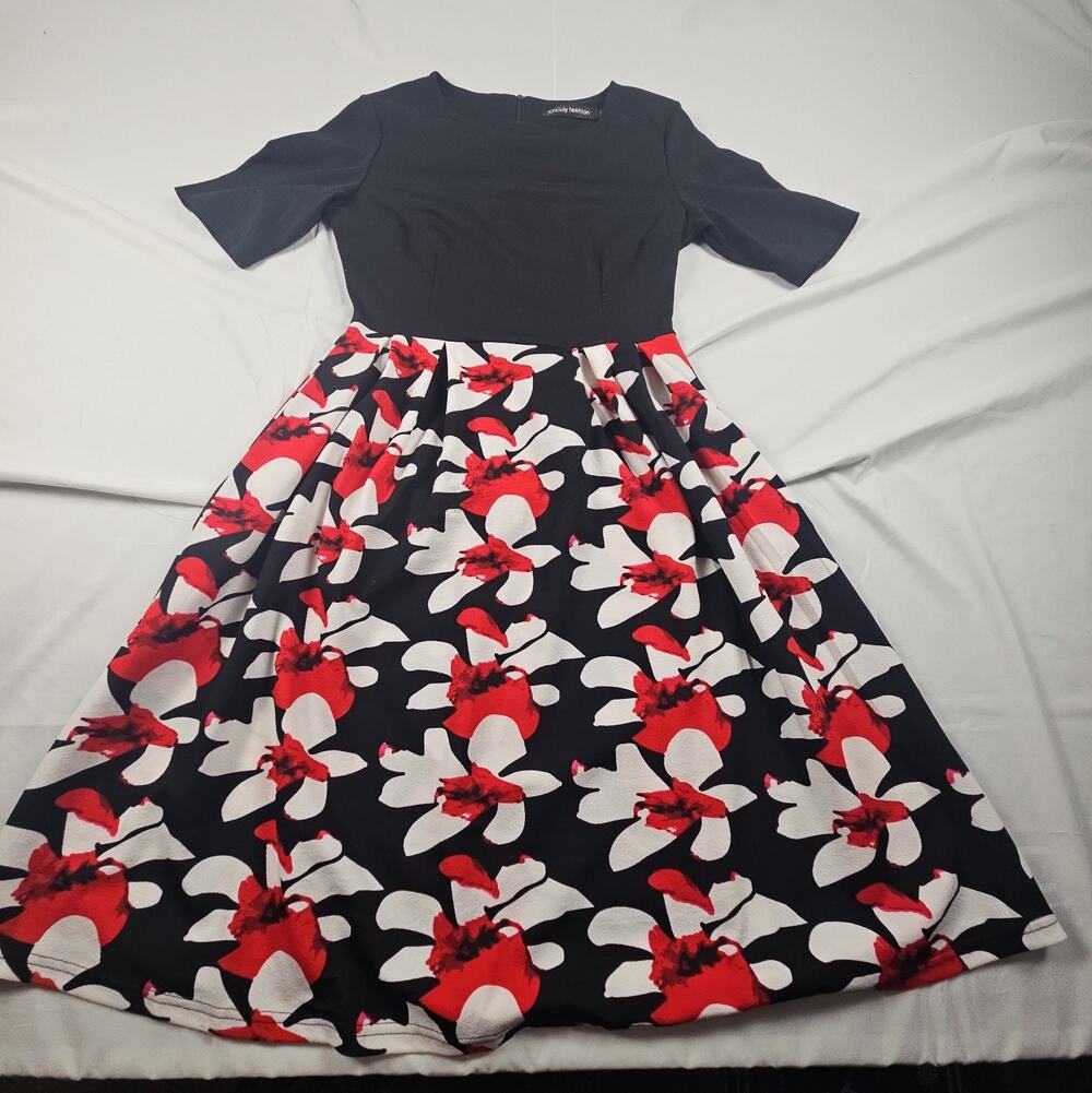 Women's Fit & Flare Dress Gray Black Red Floral Short Sleeve by Oxiuly Fashion M